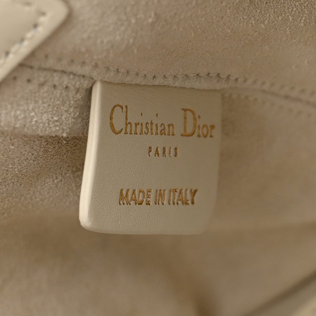 Calfskin Macrocannage Medium Toujours White