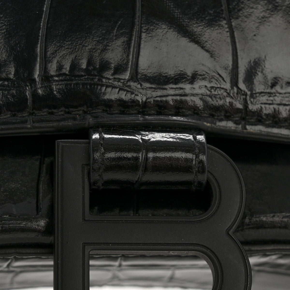Shiny Calfskin Monochrome Crocodile Embossed Hourglass Chain Bag Black