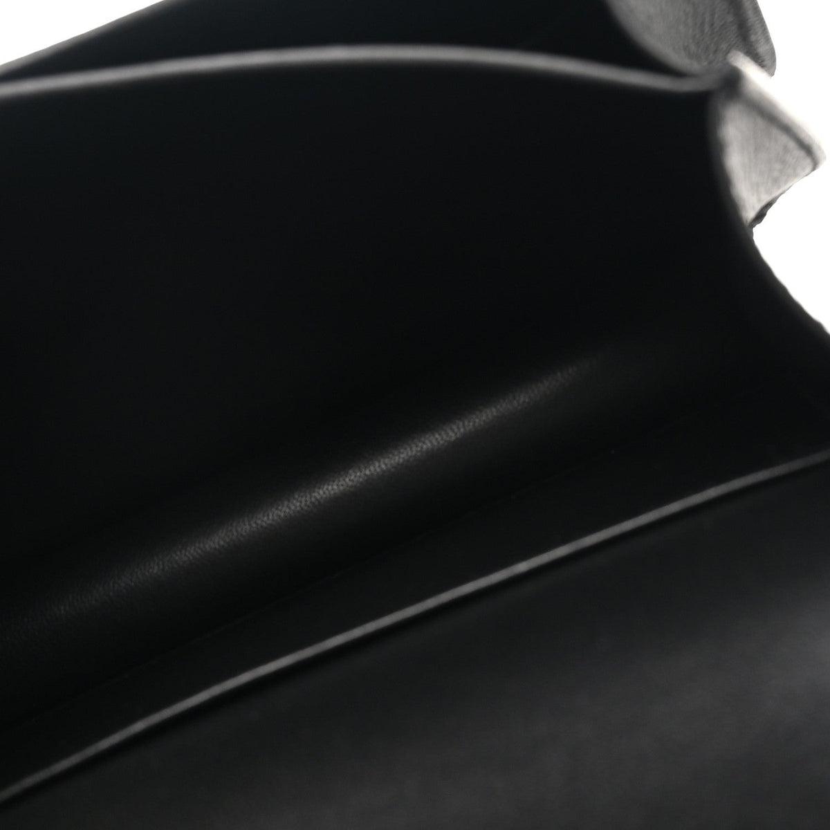Epsom Constance 18 Black