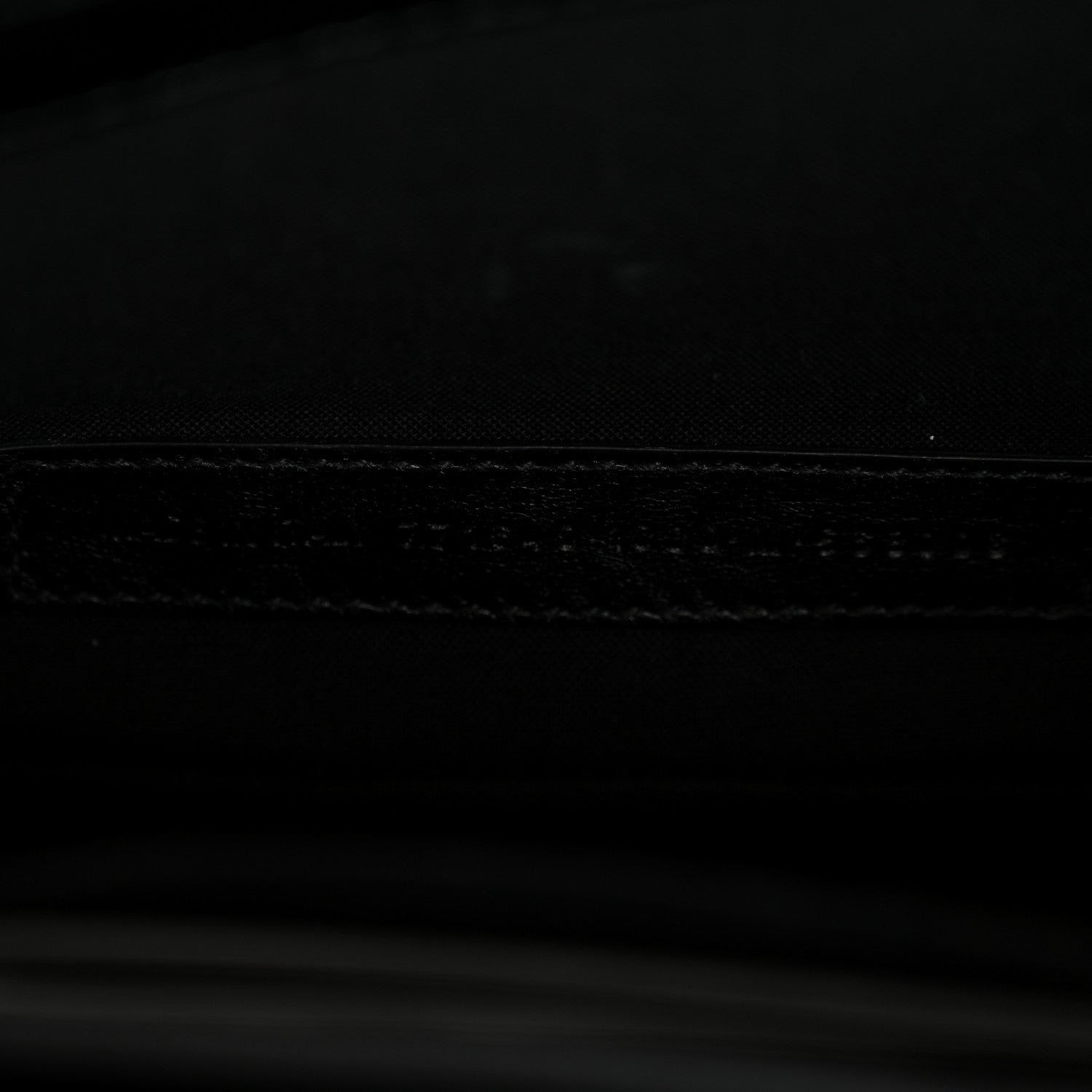 Agneau Arena Monochrome Small Le Cagole Sling Bag Black