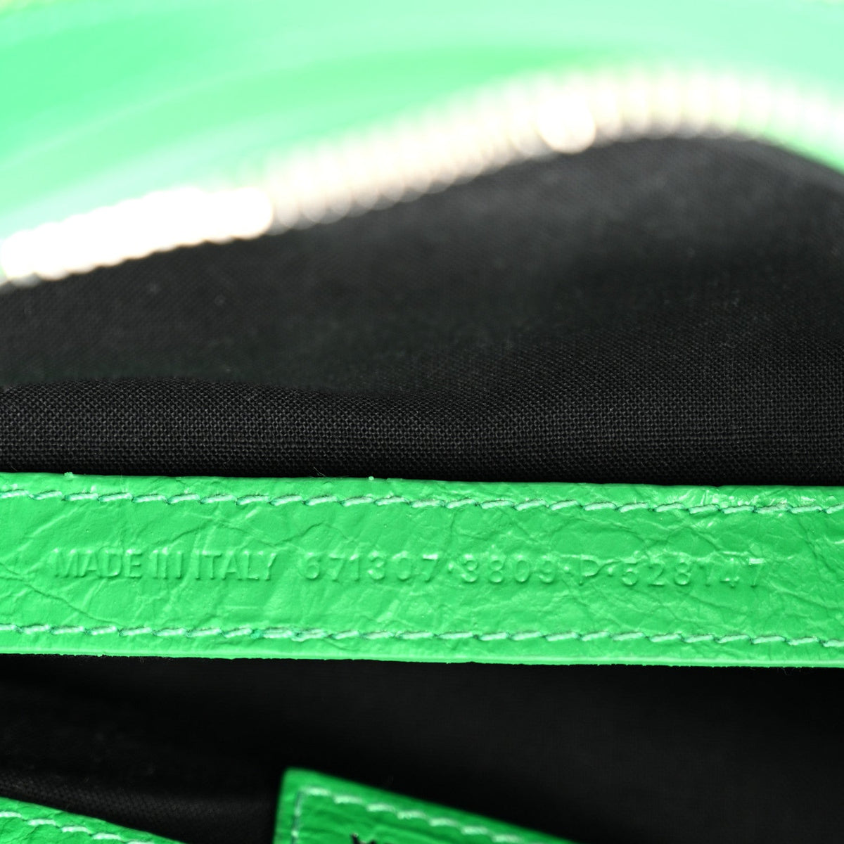 Agneau Arena Small Le Cagole Shoulder Bag Vivid Green
