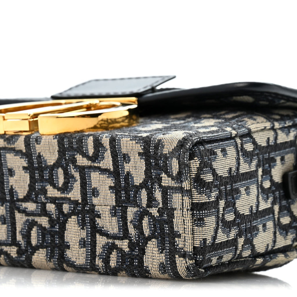 Oblique 30 Montaigne Box Bag Blue